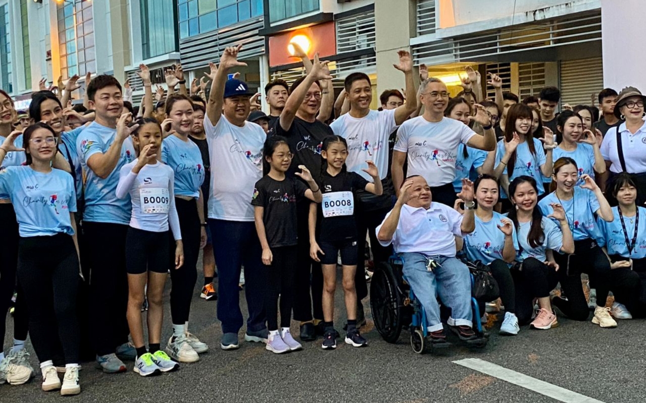 Larian Ramai Ramai 600 Peserta Larian Amal Redah Hujan Beramai-ramai | Suara Sarawak