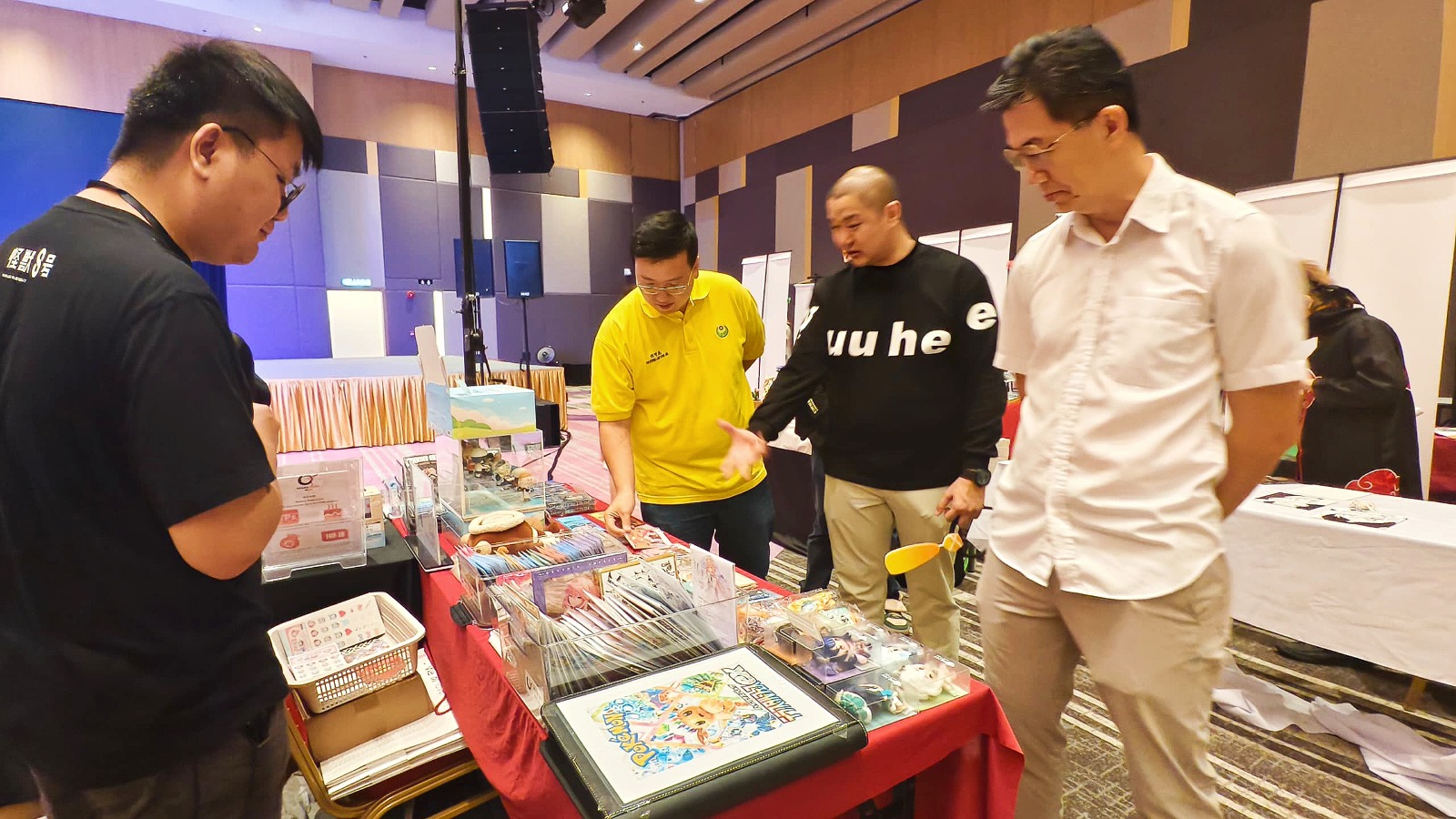 ‘AGE Convention 5.0 - The Final Arc’ platform perkukuhkan kemahiran komunikasi peserta, AGE Convention 5.0, kemahiran komunikasi, cosplayer dan gamer, SUPP Sarawak, Universiti Teknologi Sarawak, Parti Rakyat Bersatu Sarawak (SUPP), Kaunselor Kevin Lau Kor Jie, Robert Lau Hui Yew, cosplay, gamer